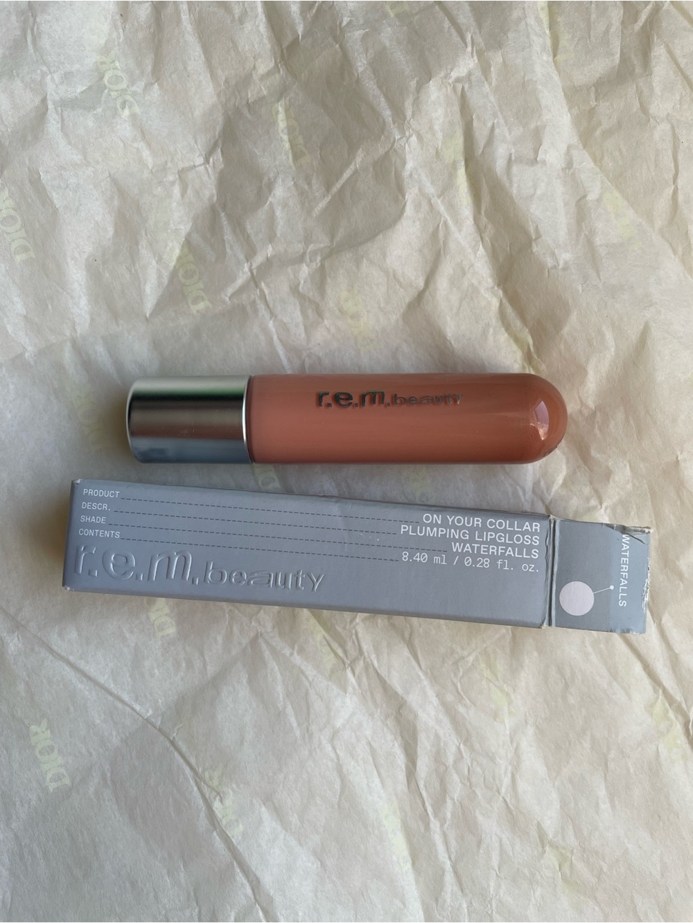 r.e.m. beauty On Your Collar Plumping Lipgloss - Waterfalls (Peach Nude)